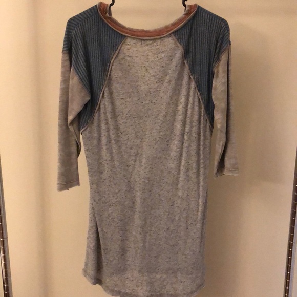 Casual top - Picture 2 of 3